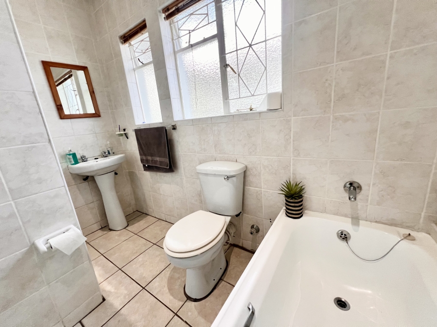 4 Bedroom Property for Sale in Richmond Estate Western Cape